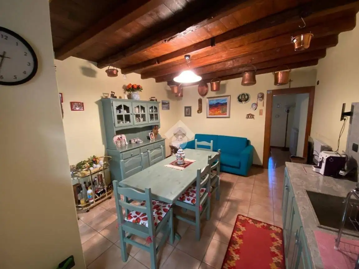 Casa indipendente in vendita a Bossico