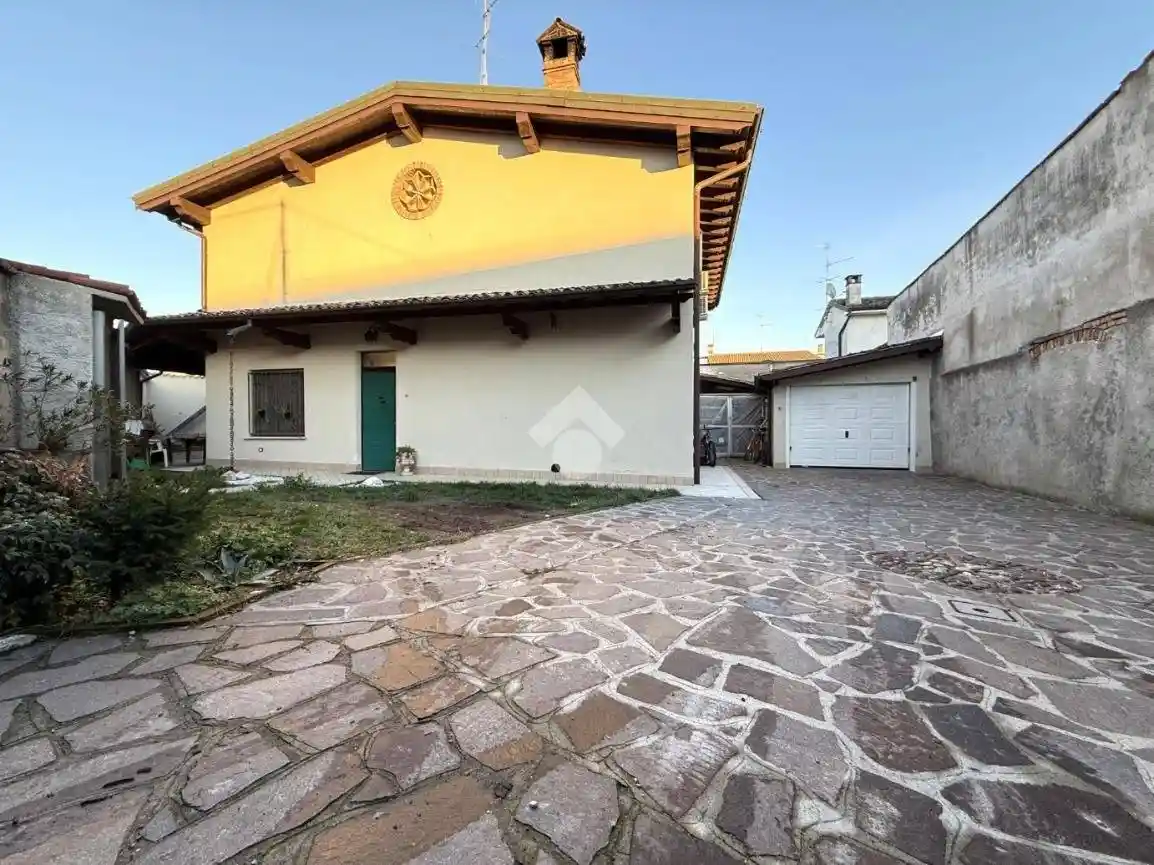 Villa in vendita a Soresina