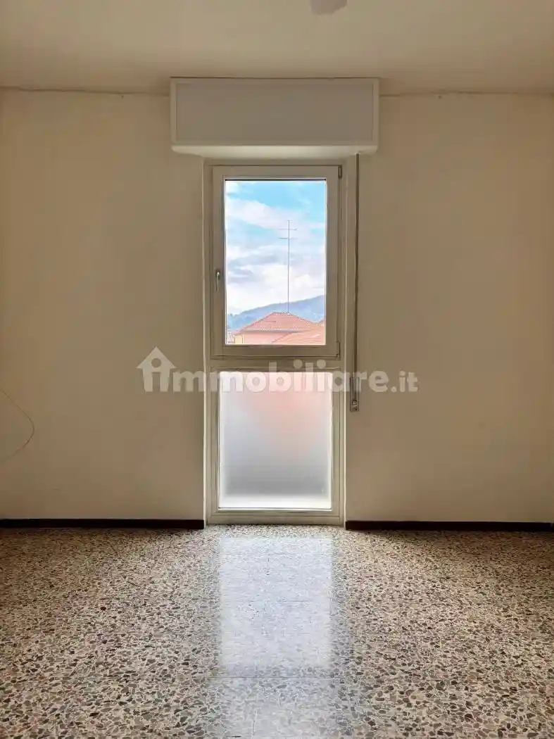 Trilocale via Giuseppe Mazzini 64, Centro, Erba - foto 4