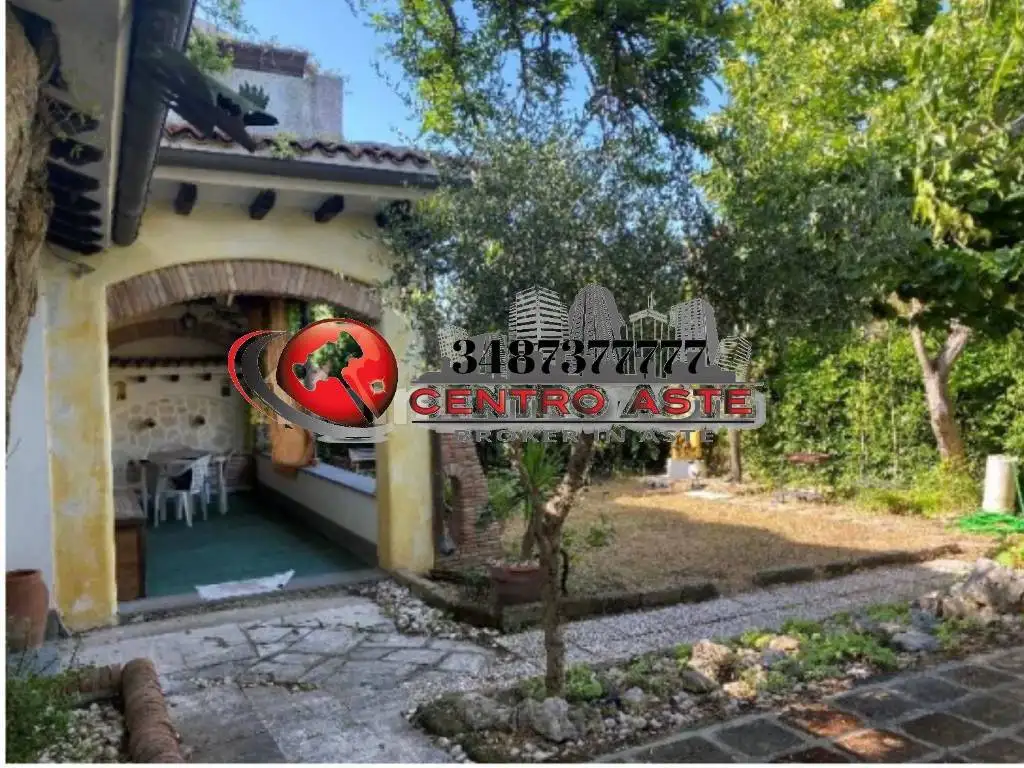 Villa in asta a Ardea