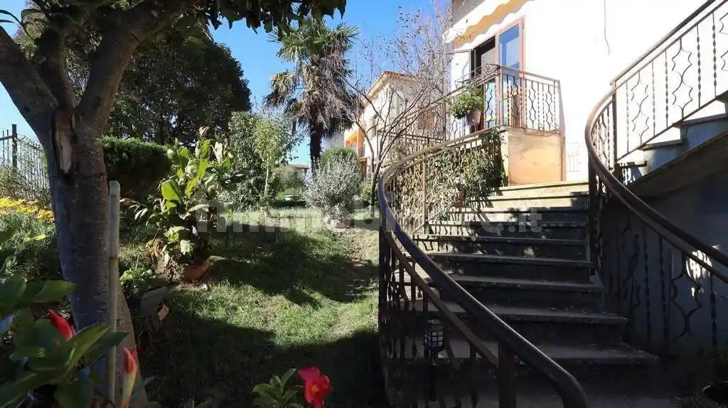 Villa unifamiliare, buono stato, 195 m², Centro, Castiglione del Lago - foto 2