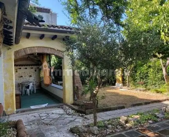 Villa in asta a Ardea