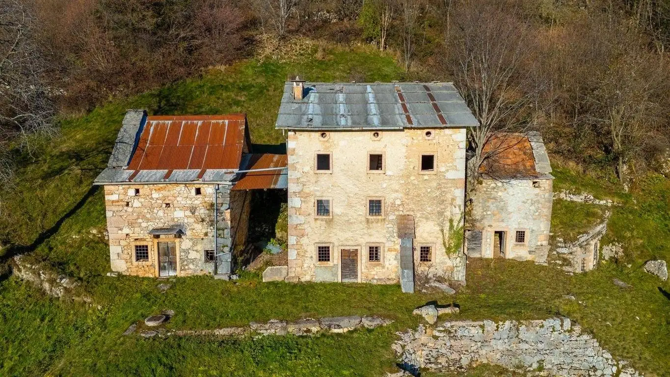 Rustico - Casale in vendita a Roverè Veronese