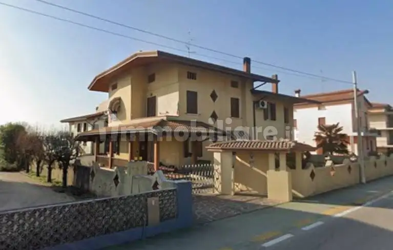 Villa in asta a Prata di Pordenone