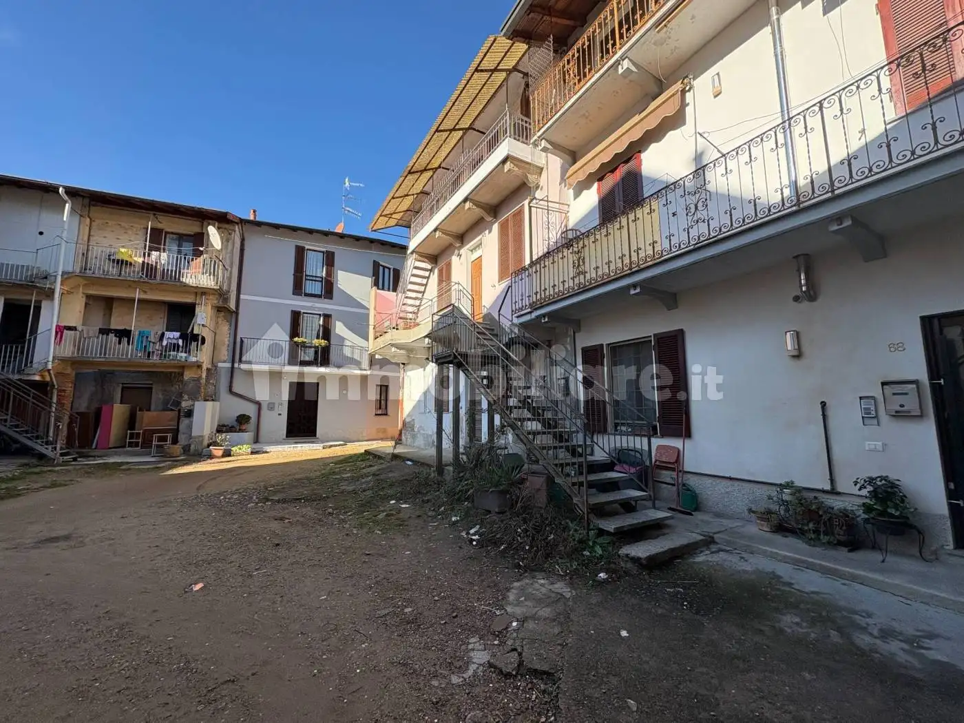 Appartamento in vendita a Caronno Varesino