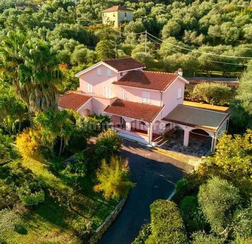 Villa in vendita a Dolcedo