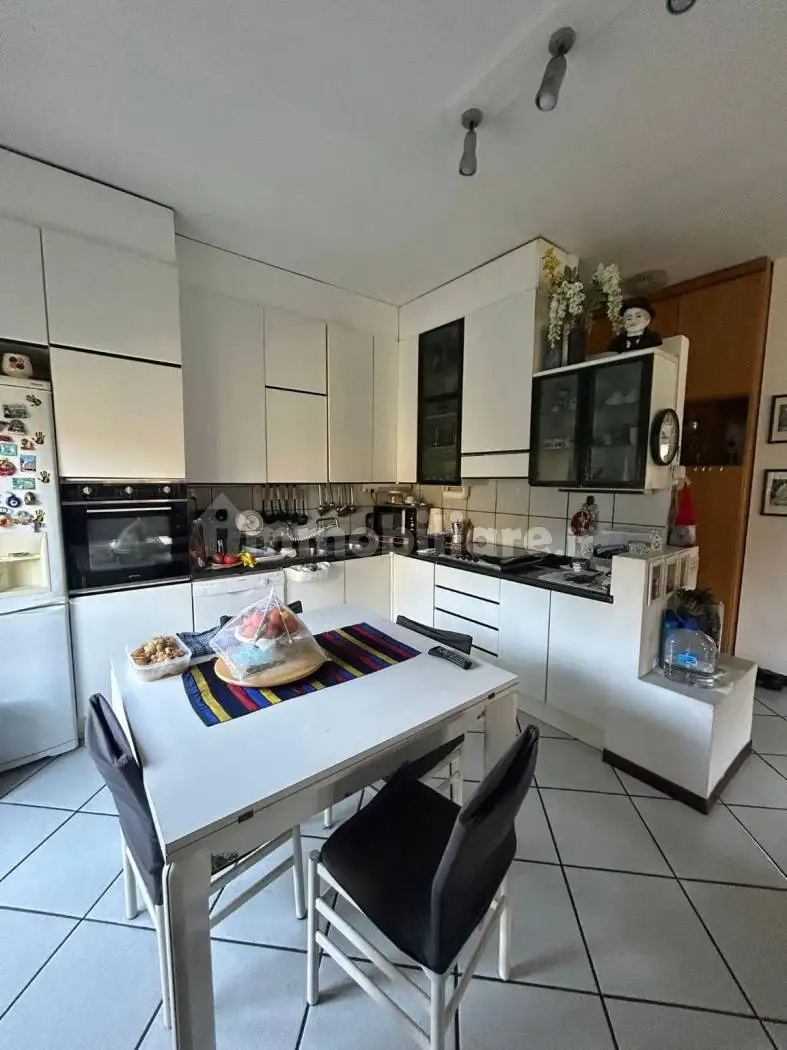 Trilocale buono stato, piano rialzato, Centro, Casnate con Bernate - foto 2