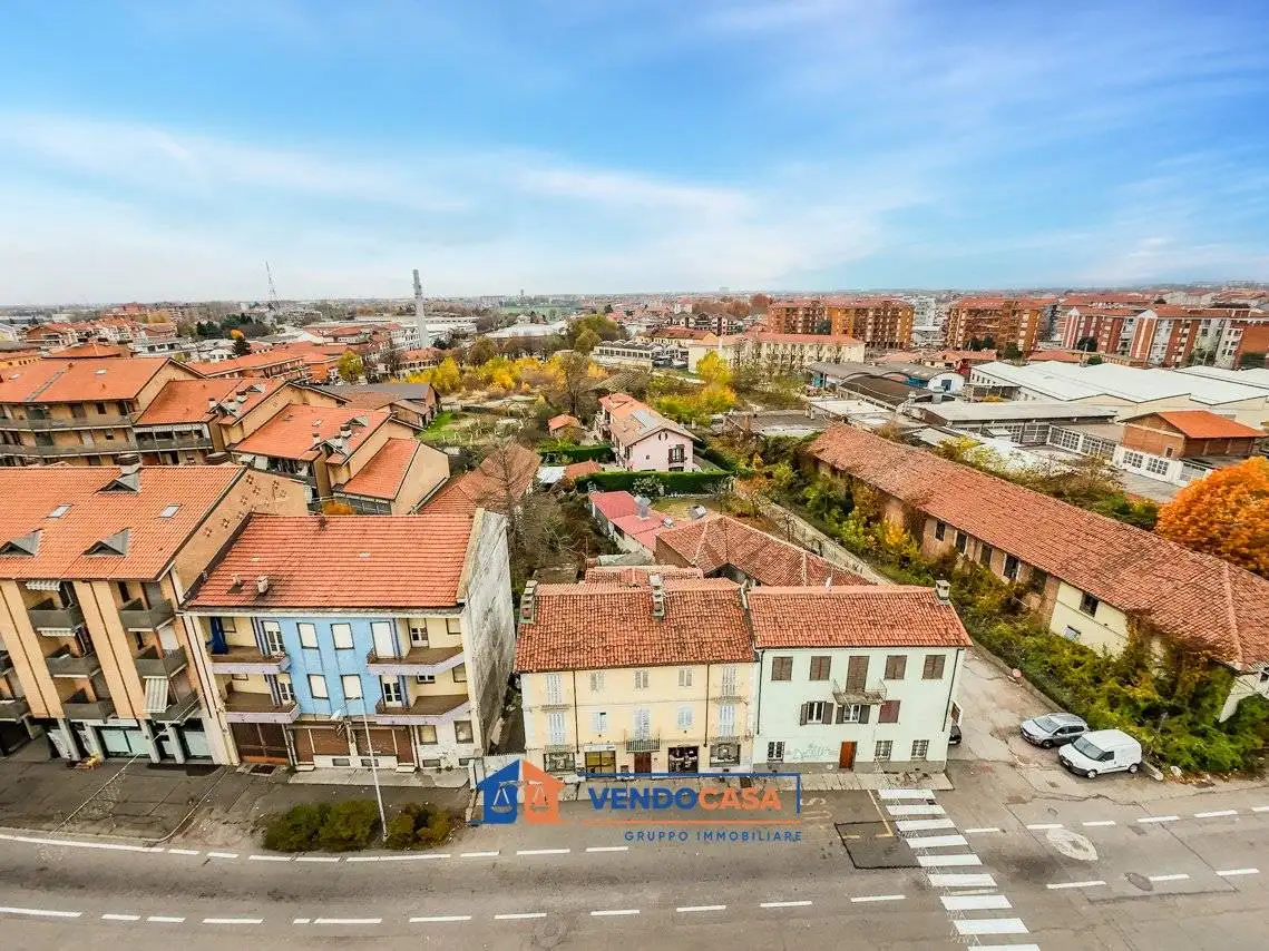 Palazzo - Edificio in vendita a Moncalieri