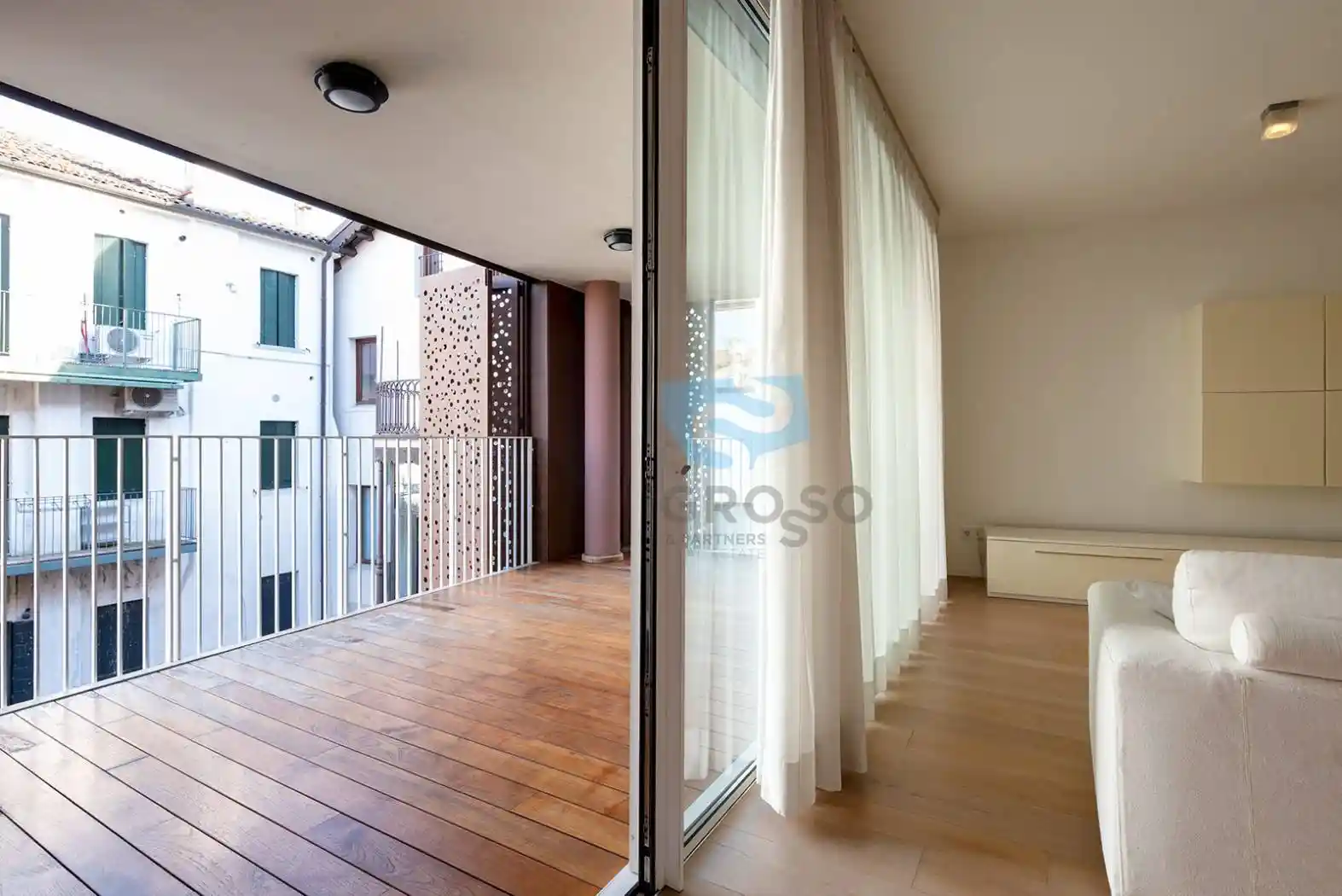 Quadrilocale piazza Francesco Crispi, Piazza dei Signori, Treviso - foto 2