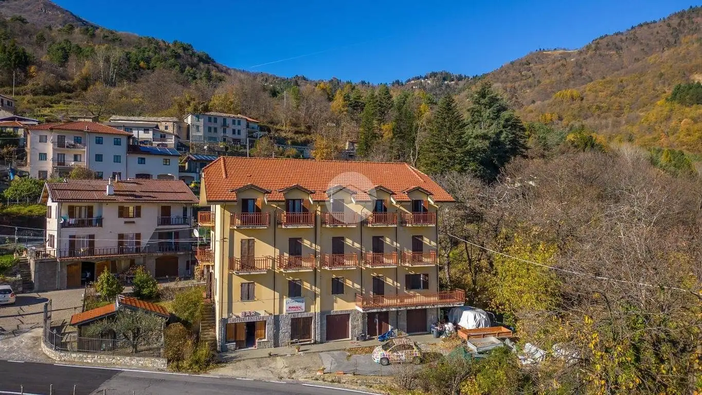 Palazzo - Edificio in vendita a Mendatica