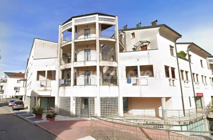 Appartamento in vendita a Azzate