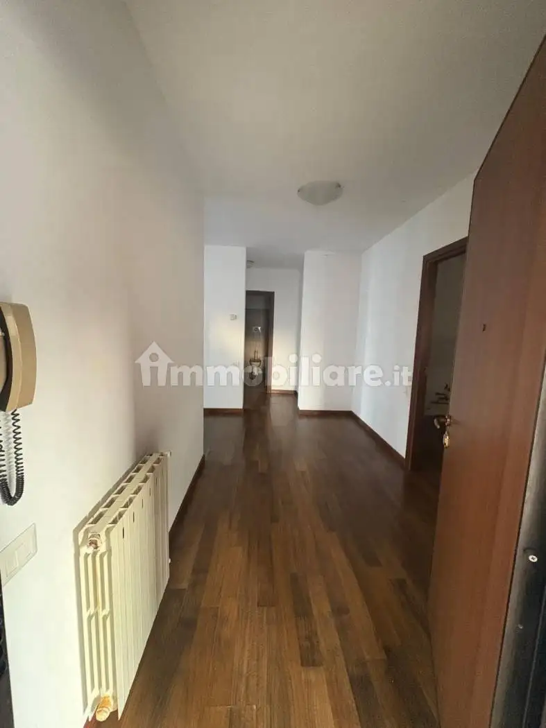 Bilocale via Raffaello Sanzio 2, Centro, Azzate - foto 4