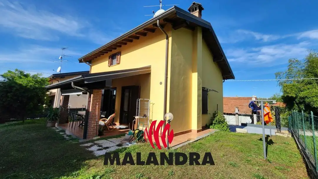 Villa in vendita a Divignano