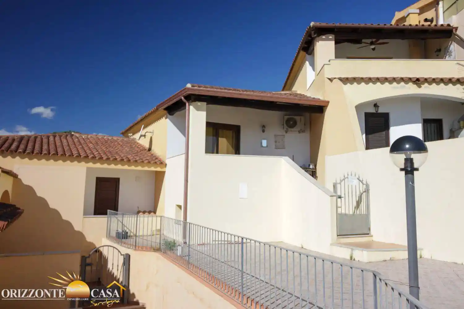 Villa a schiera via Giovanni Maria Angioj 60, Budoni - foto 2