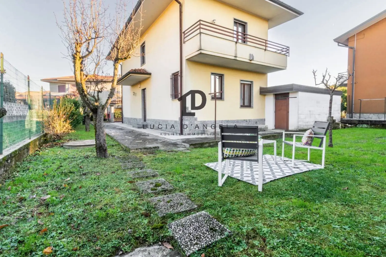 Villa in vendita a Jerago con Orago