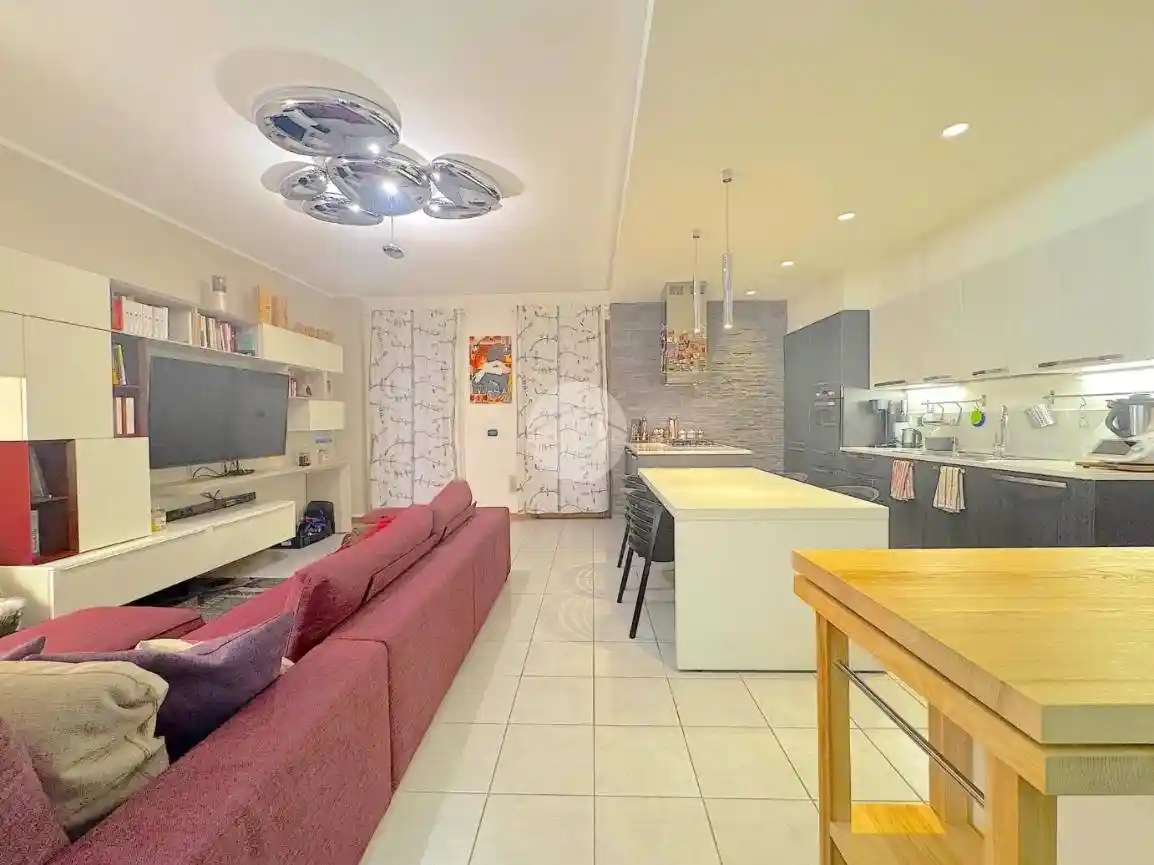 Quadrilocale via Bortolazzi 12, Beccacivetta Azzano, Castel d'Azzano - foto 2