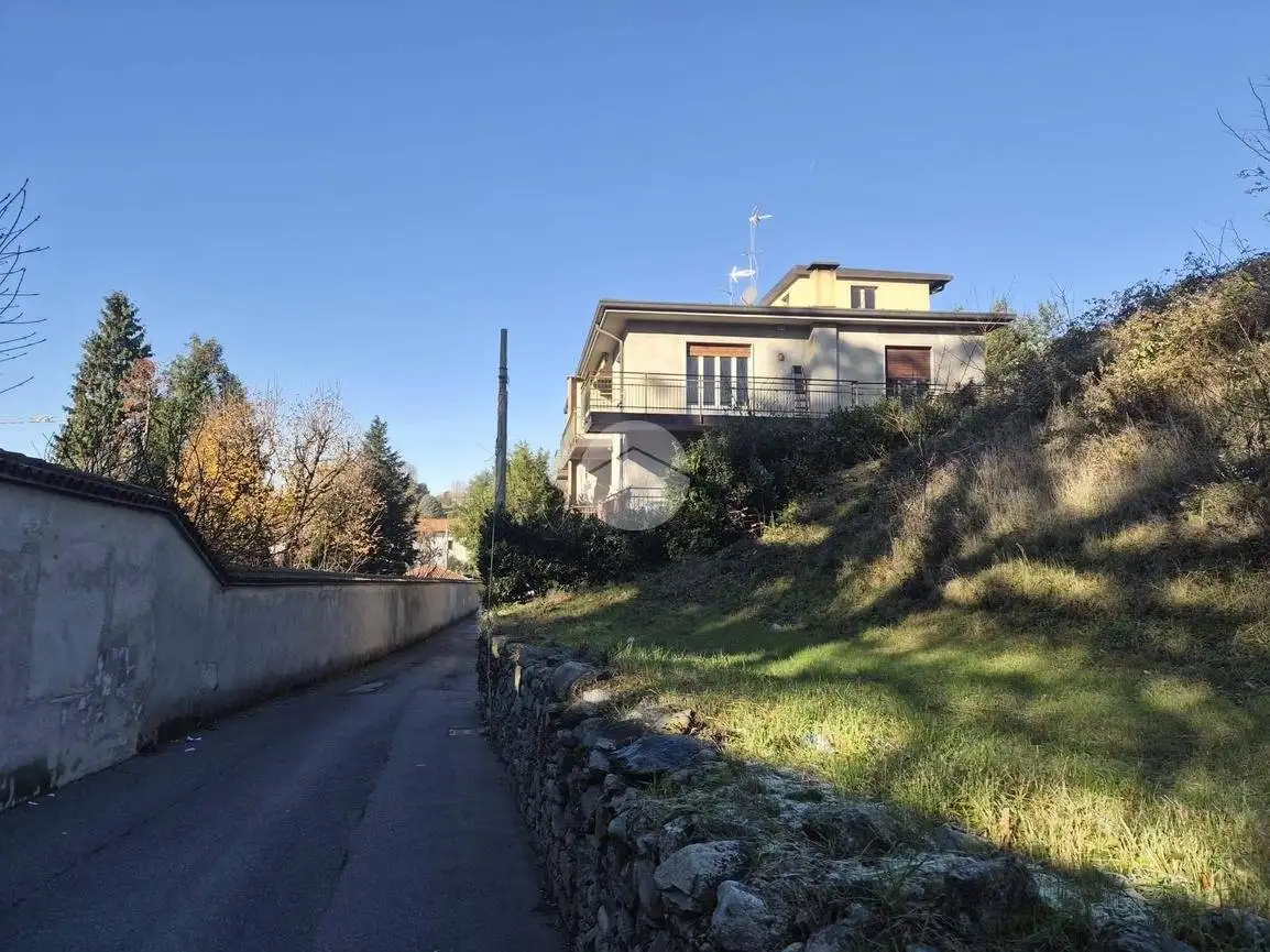 Appartamento in vendita a Arosio