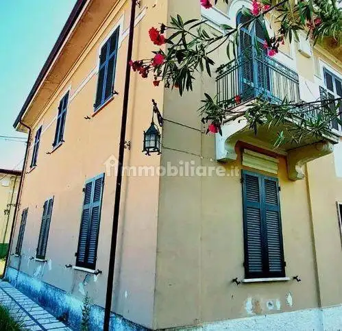 Villa in vendita a Carrara