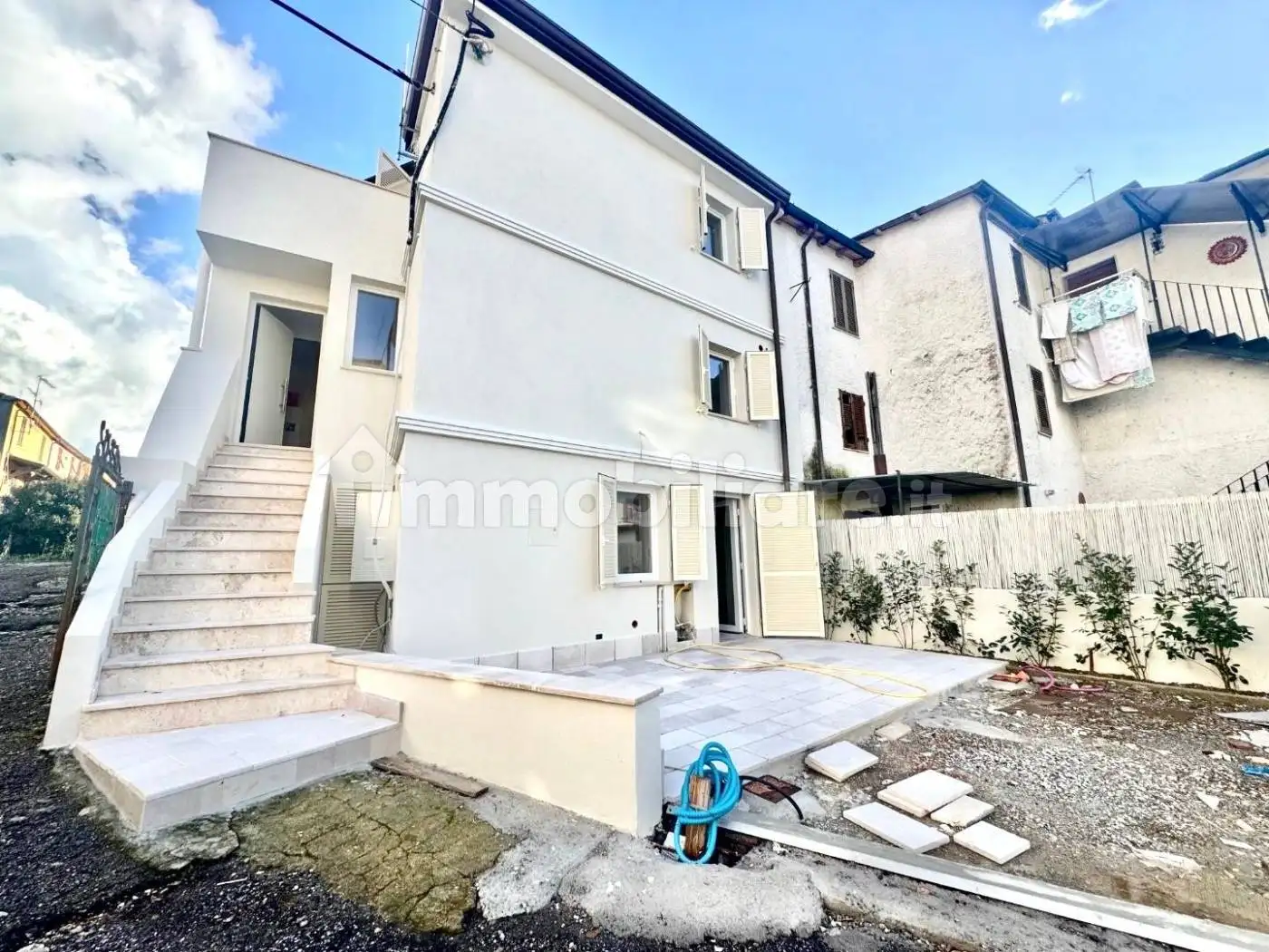 Casa indipendente in vendita a Massa