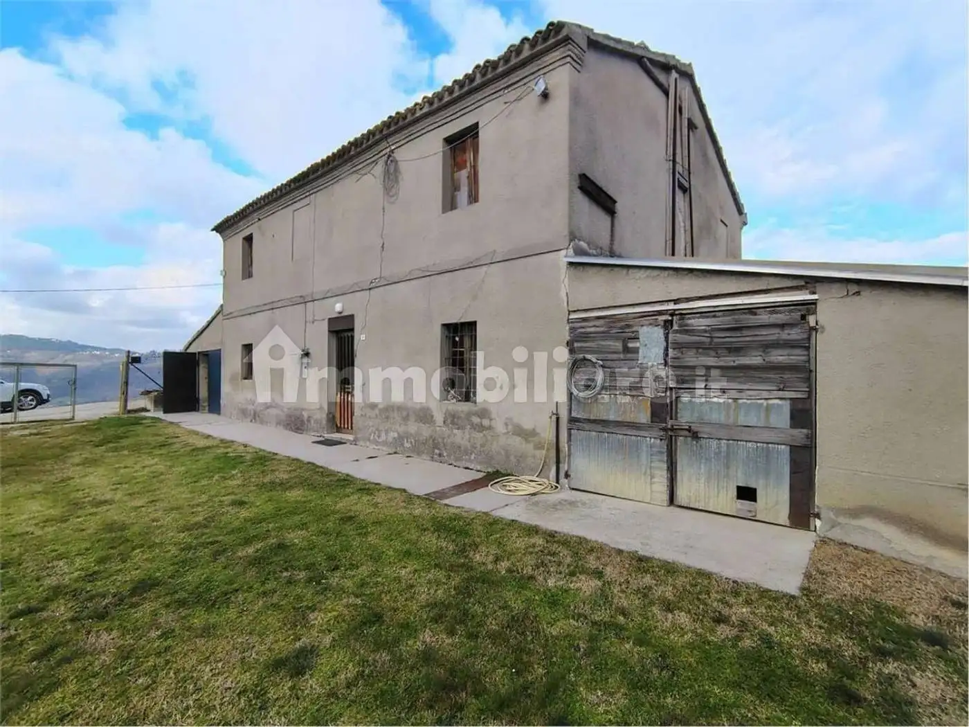 Rustico - Casale in vendita a Montelabbate