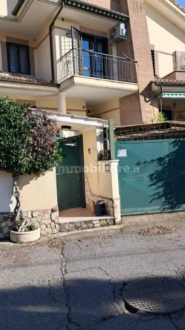 Villa unifamiliare via di Grotte Celoni, Torre Gaia, Roma - foto 2