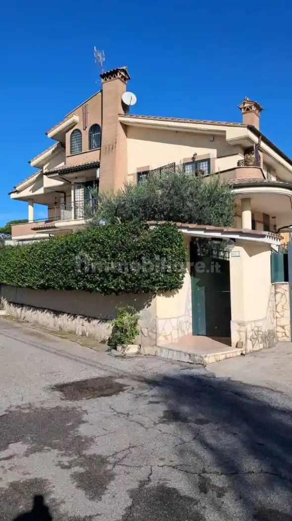 Villa unifamiliare via di Grotte Celoni, Torre Gaia, Roma - foto 4