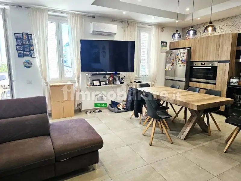 Casa indipendente in vendita a Prato