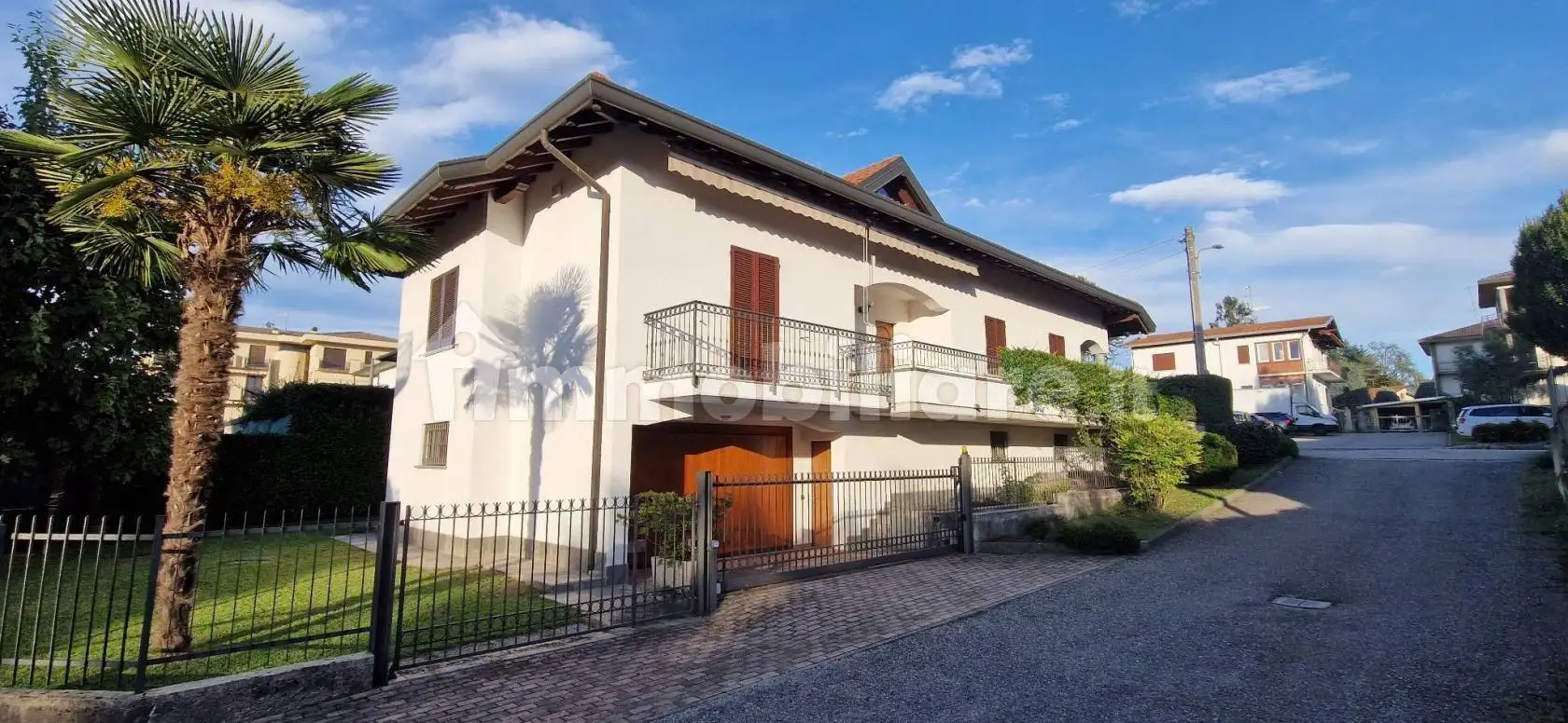 Villa in vendita a Gazzada Schianno