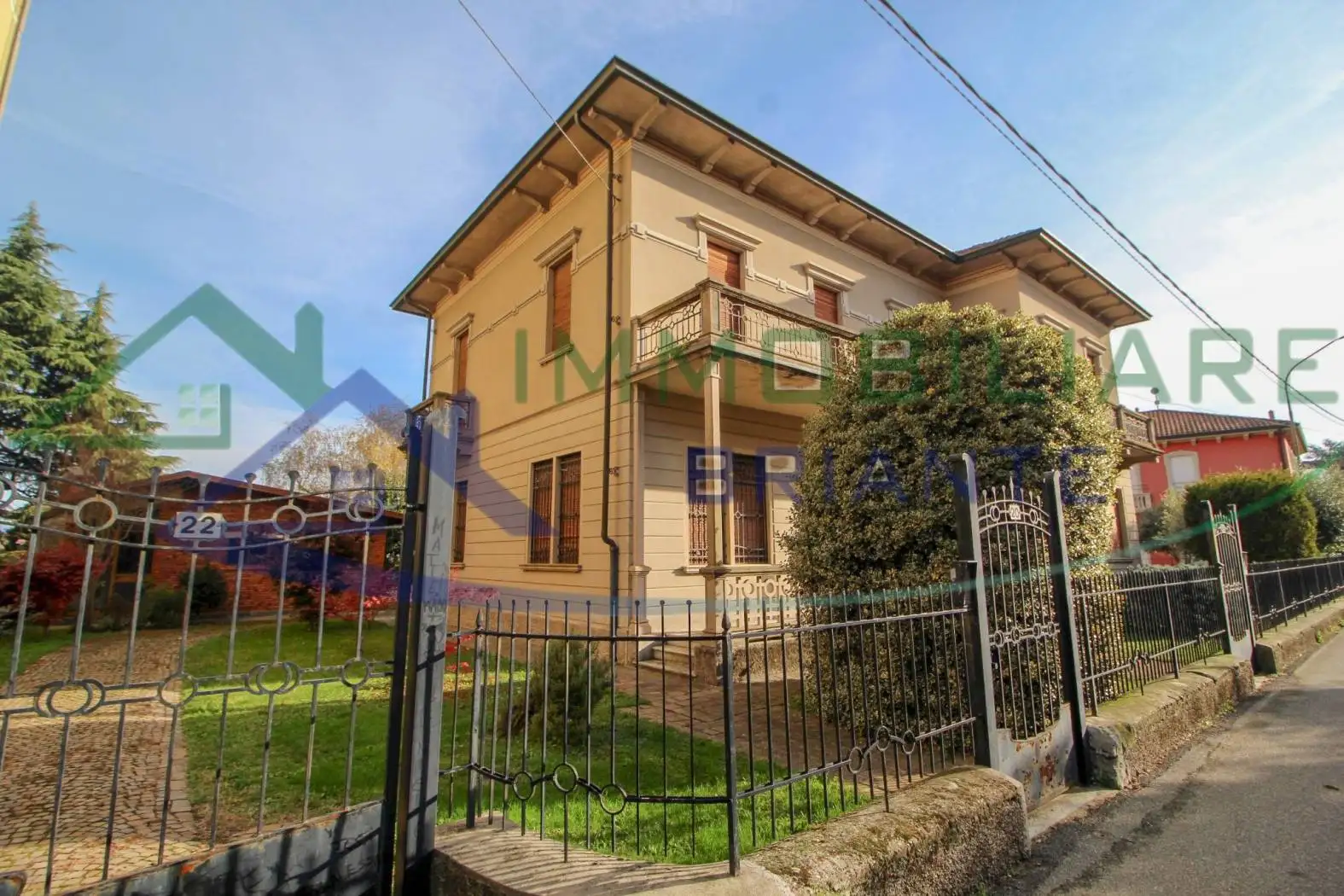 Villa in vendita a Varallo Pombia