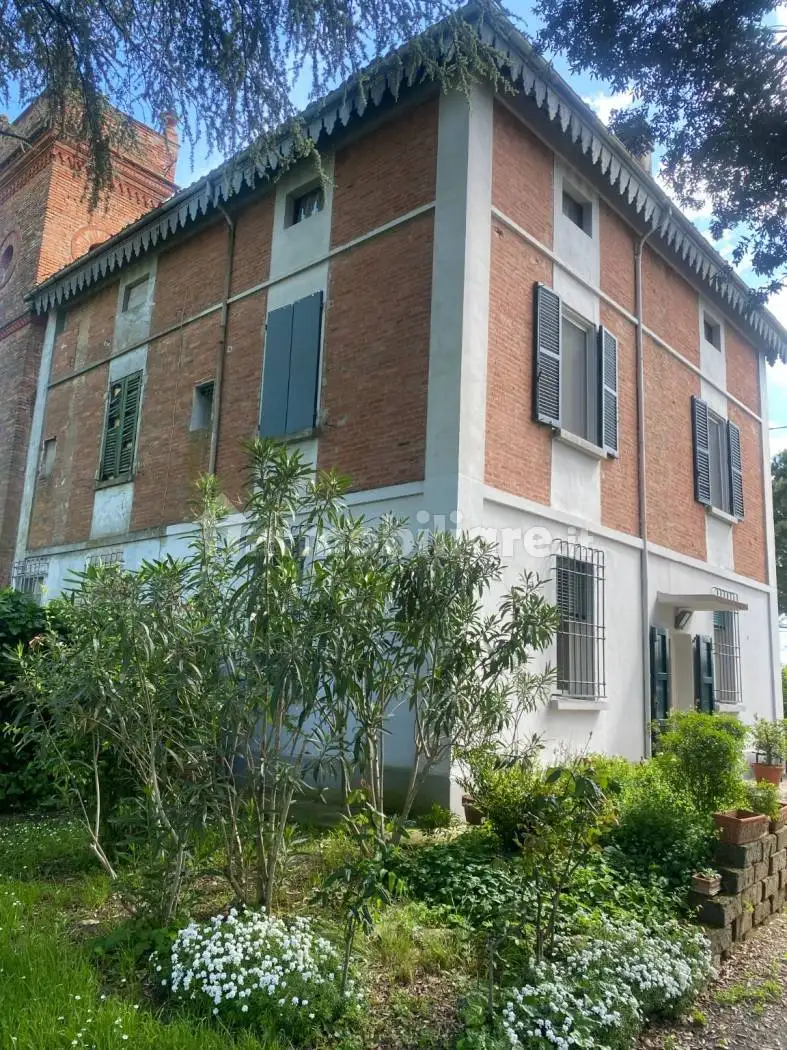 Villa in vendita a Imola