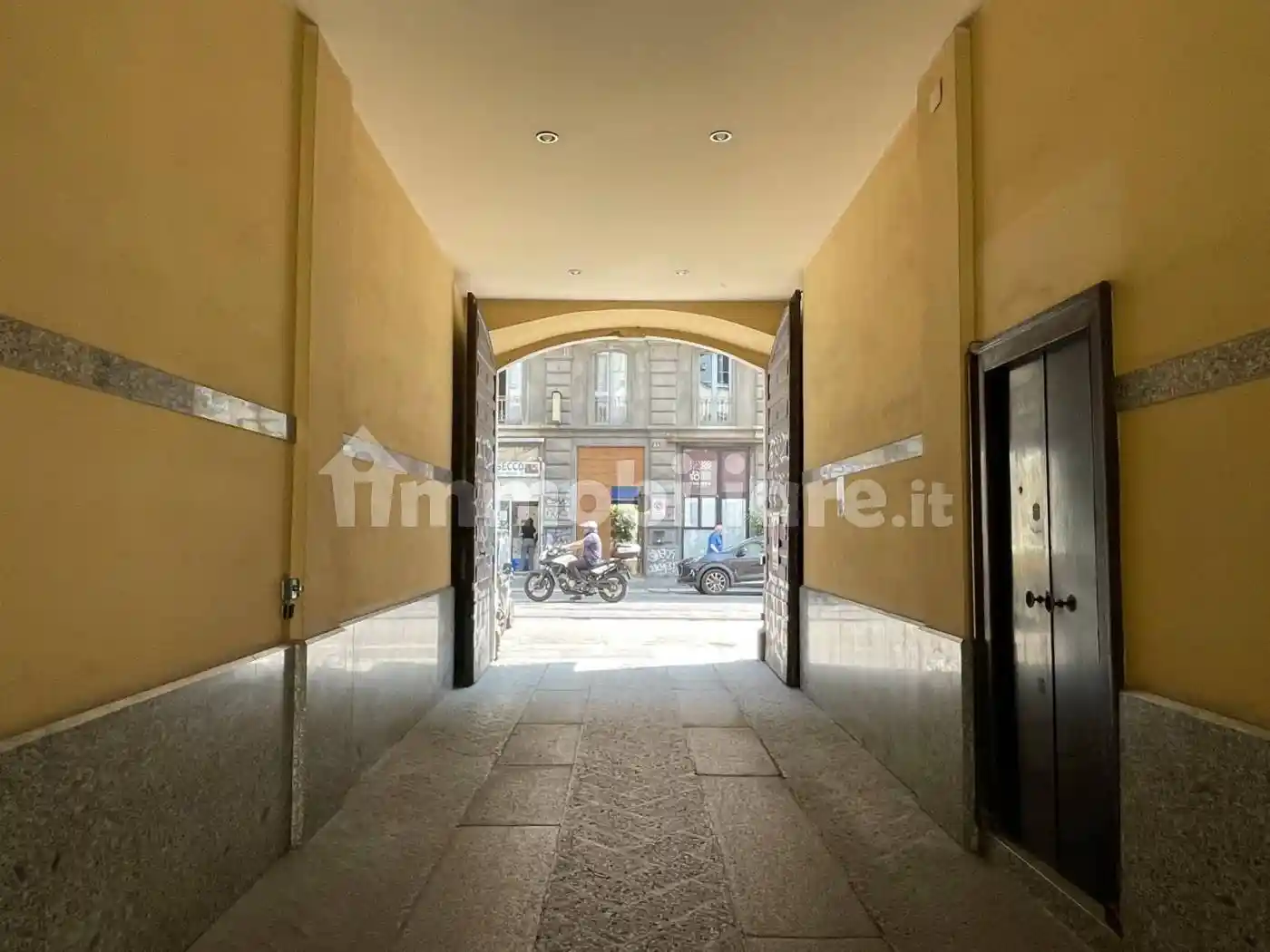 Bilocale viale Coni Zugna 52, Solari, Milano - foto 5