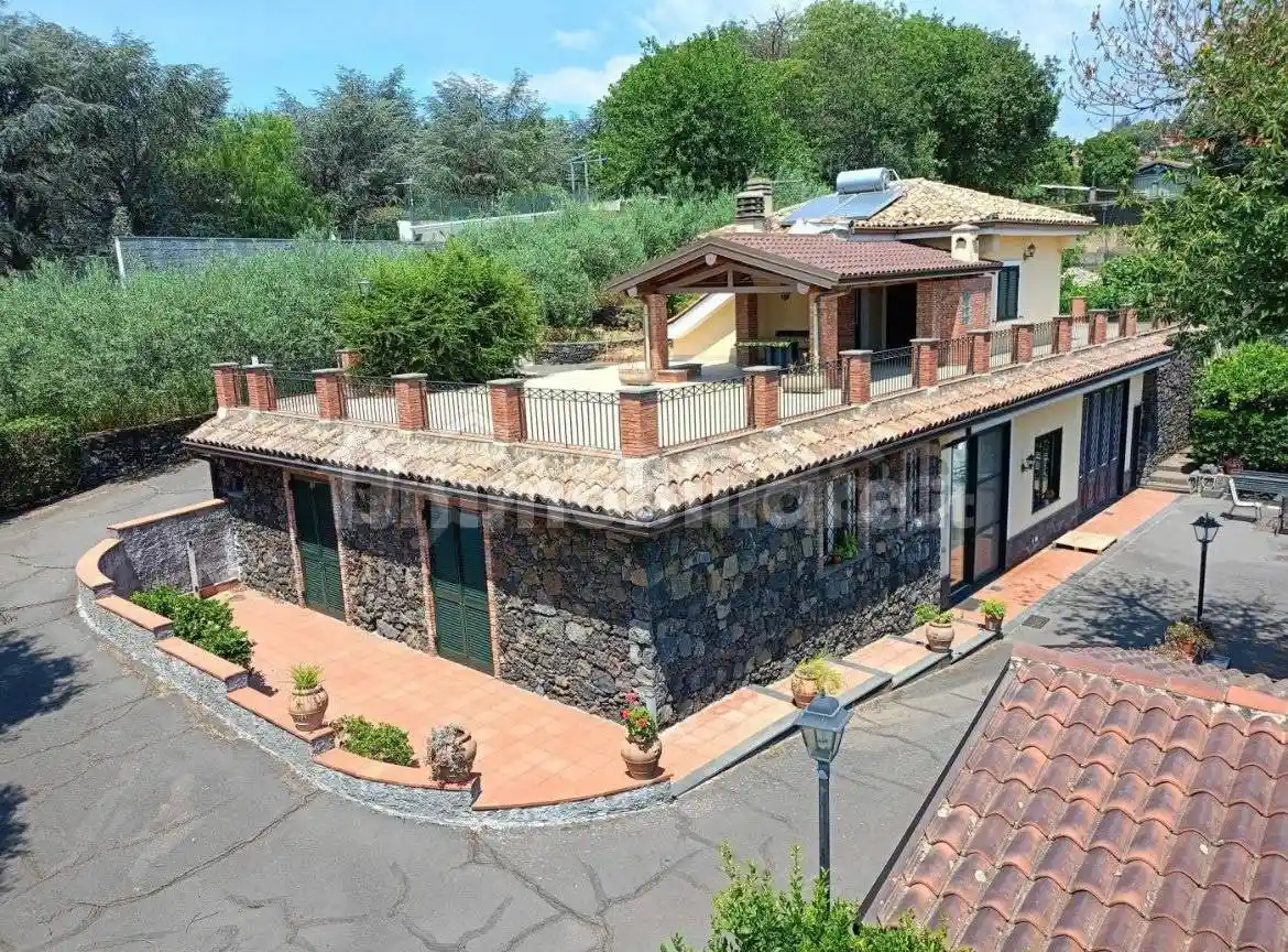 Villa in vendita a Trecastagni