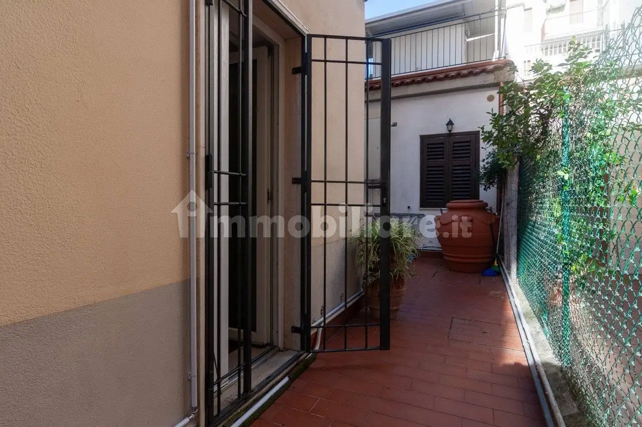 Quadrilocale via Manzoni 32, Centro, Follonica - foto 2