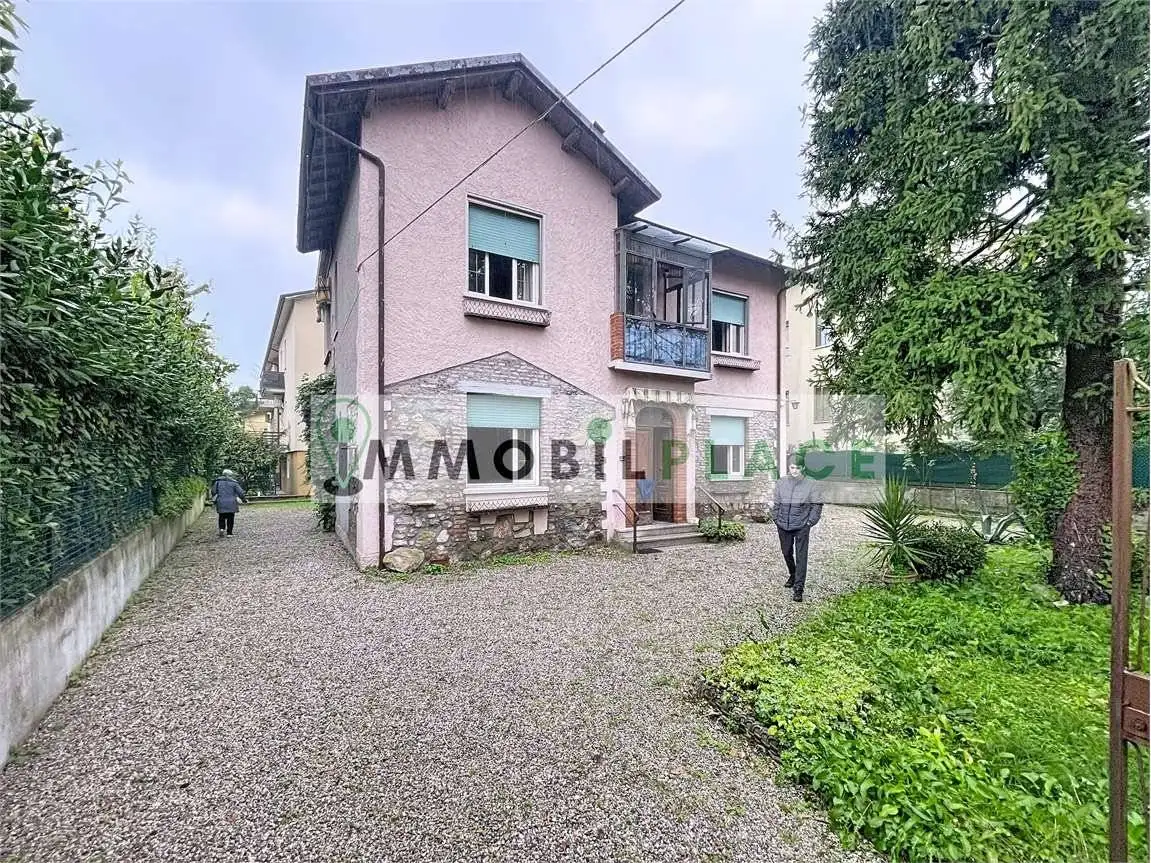 Villa in vendita a Desenzano del Garda