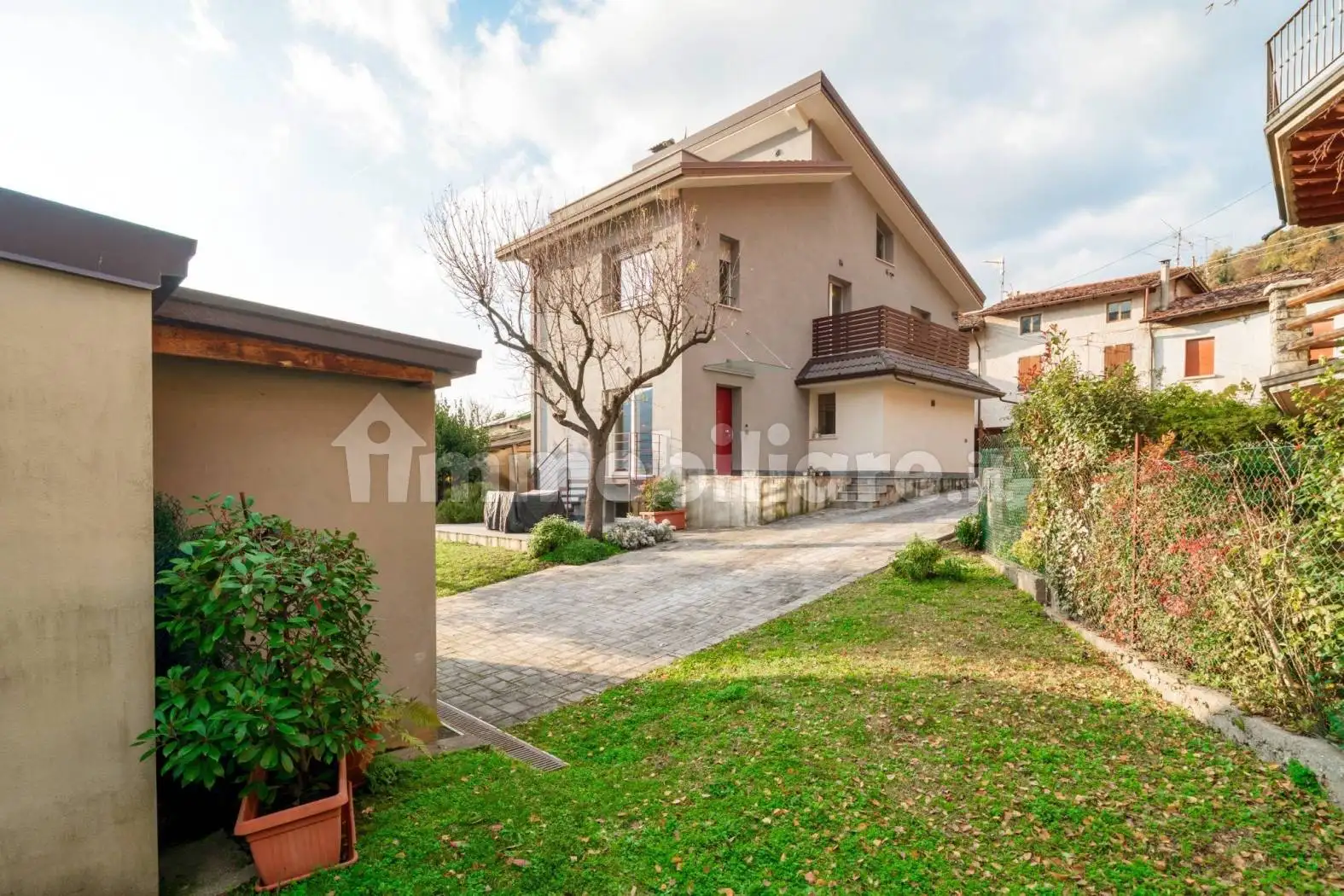 Villa in vendita a Nave