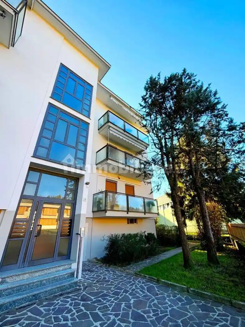 Bilocale via Giuseppe Parini 72, Centro, Arcore - foto 2