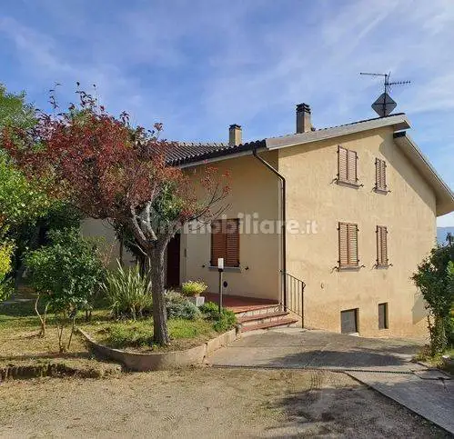 Villa in vendita a Rosora