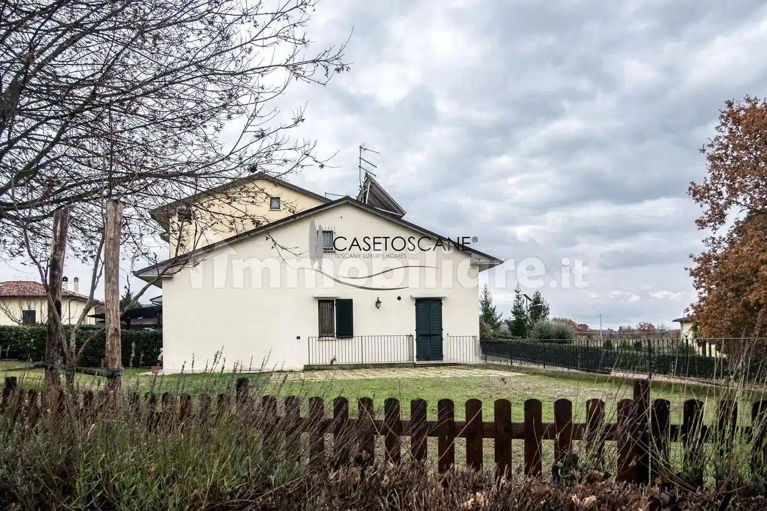 Villa in vendita a Lucignano