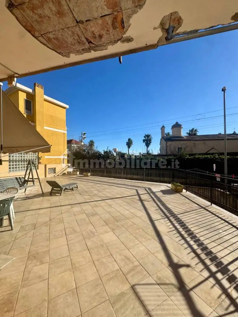 Appartamento via Aurelia 40, Centro, Loano - foto 2