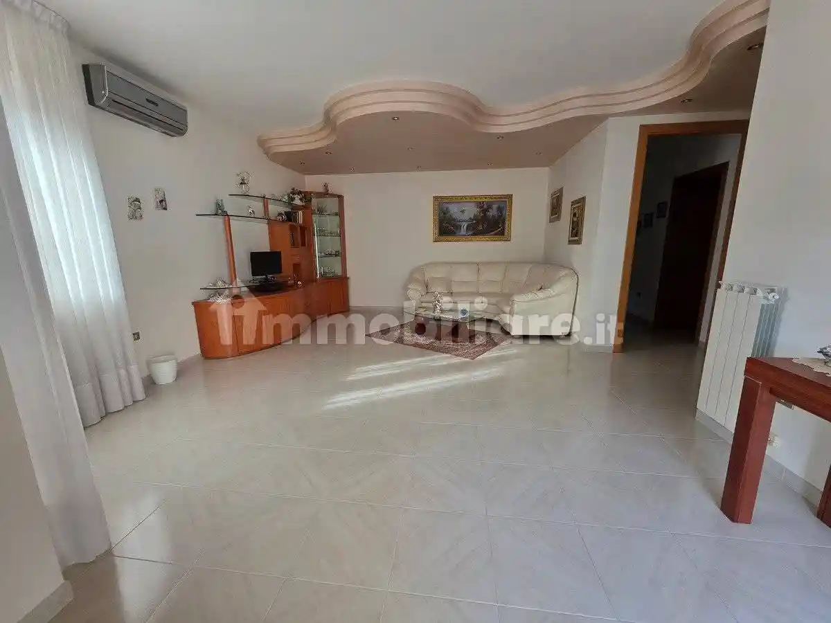 Villa bifamiliare via Fratelli Spinelli, Turi - foto 4