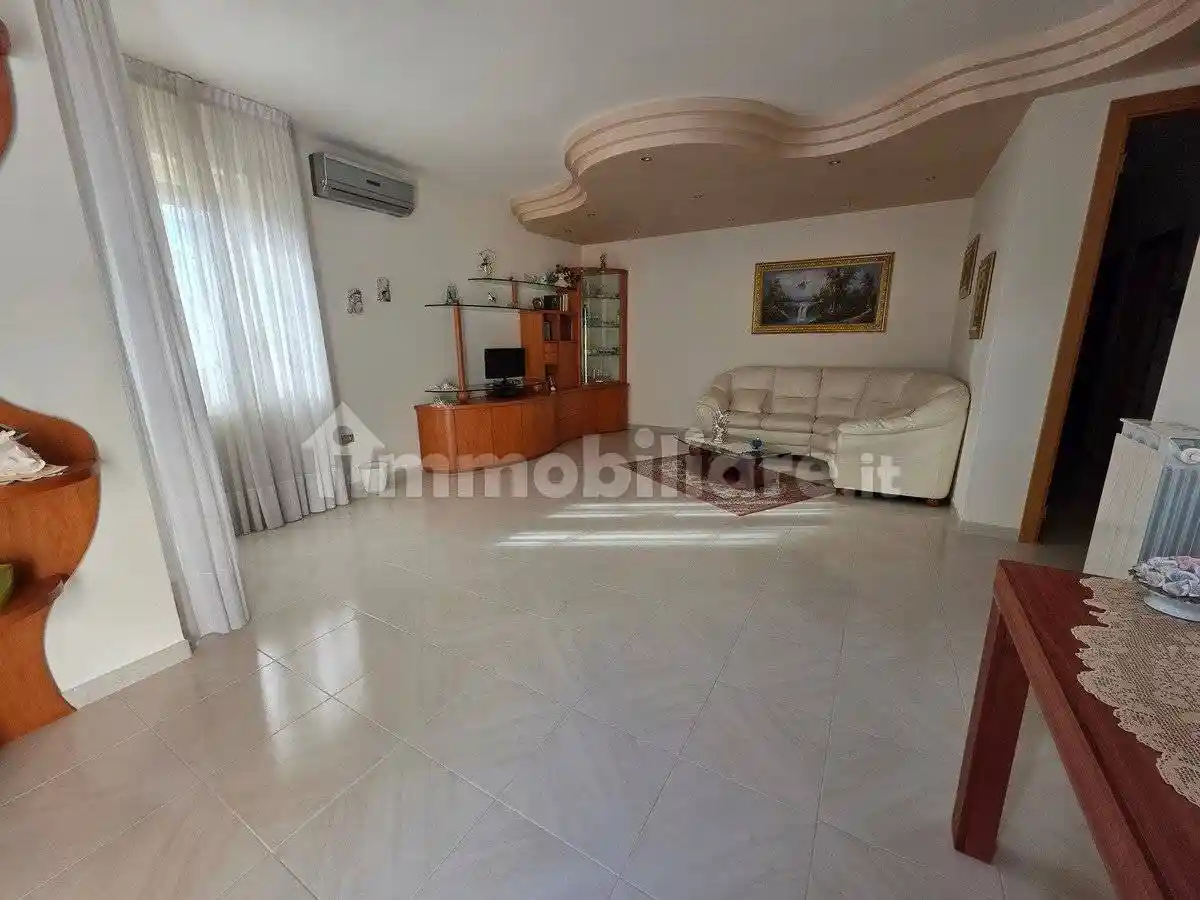 Villa bifamiliare via Fratelli Spinelli, Turi - foto 5