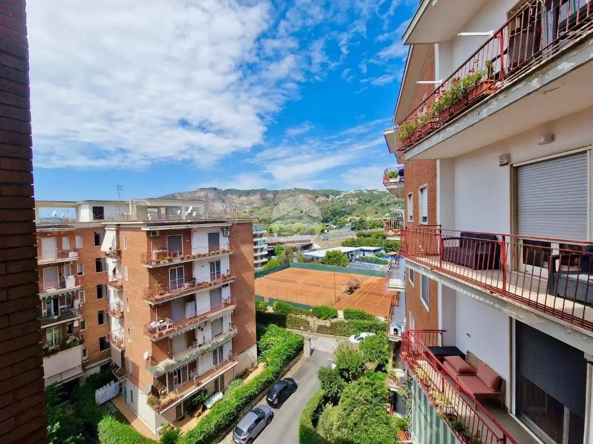 Appartamento in vendita a Napoli