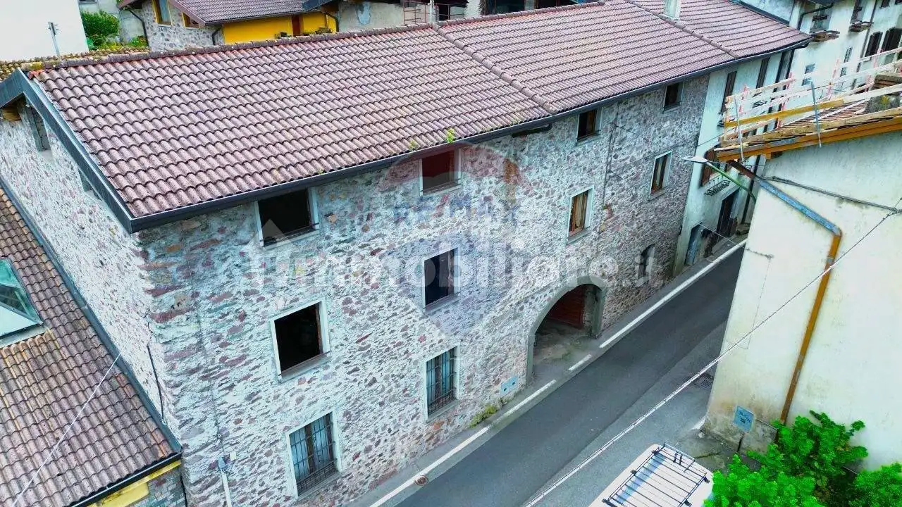 Casa indipendente in vendita a Darfo Boario Terme