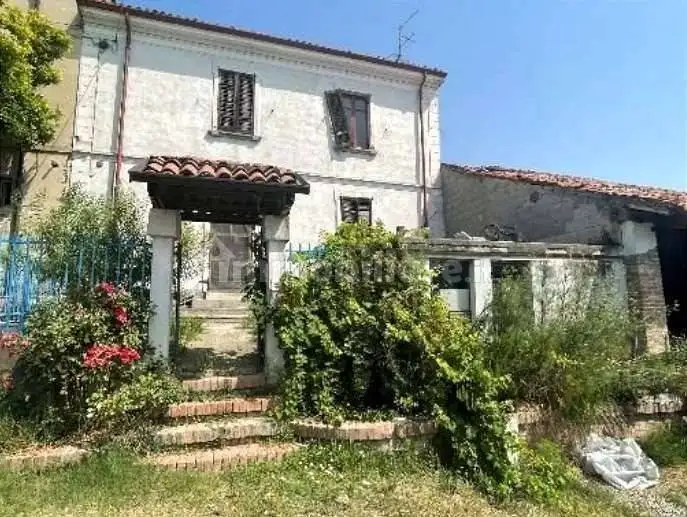 Casa indipendente in asta a Robecco Pavese