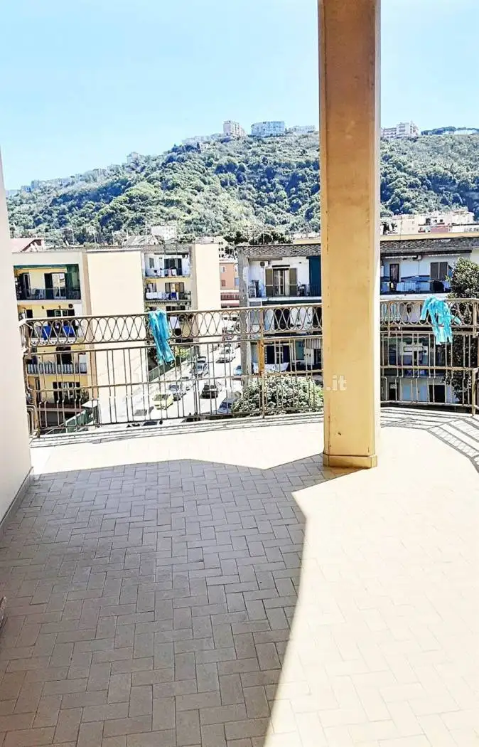Appartamento in affitto a Napoli
