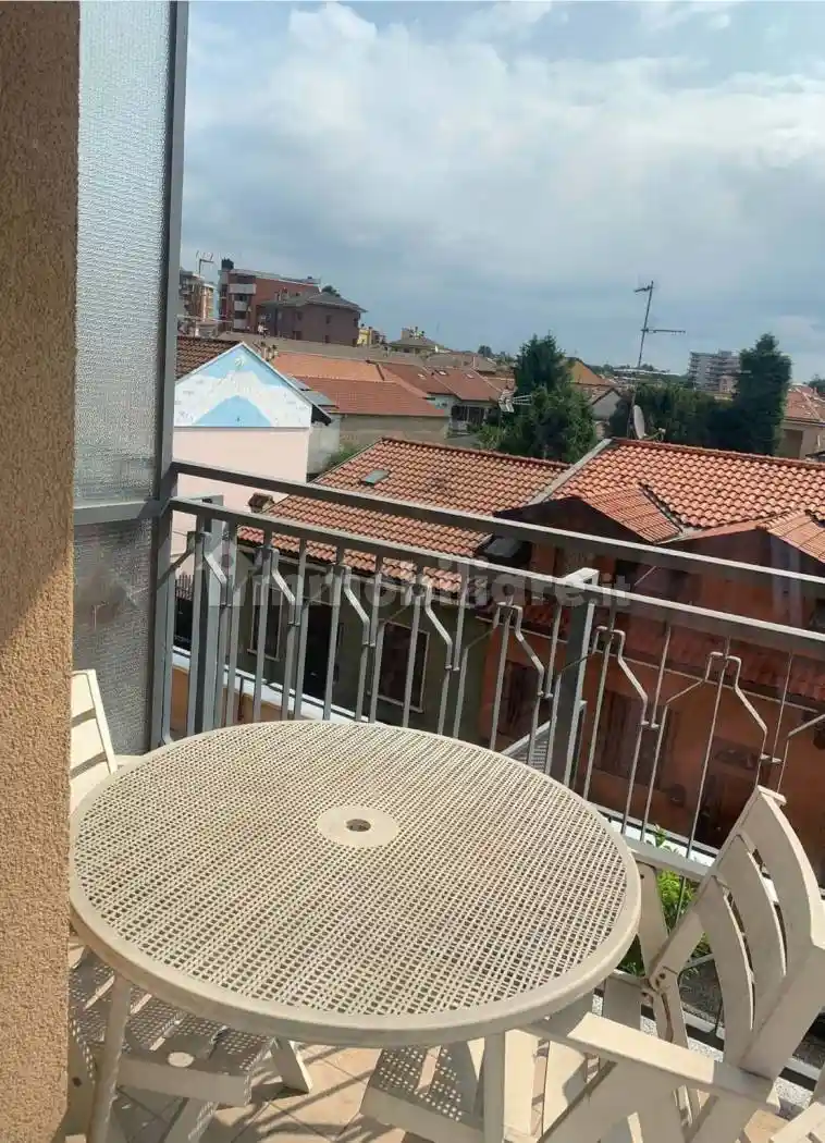 Palazzo - Stabile in vendita a Desio