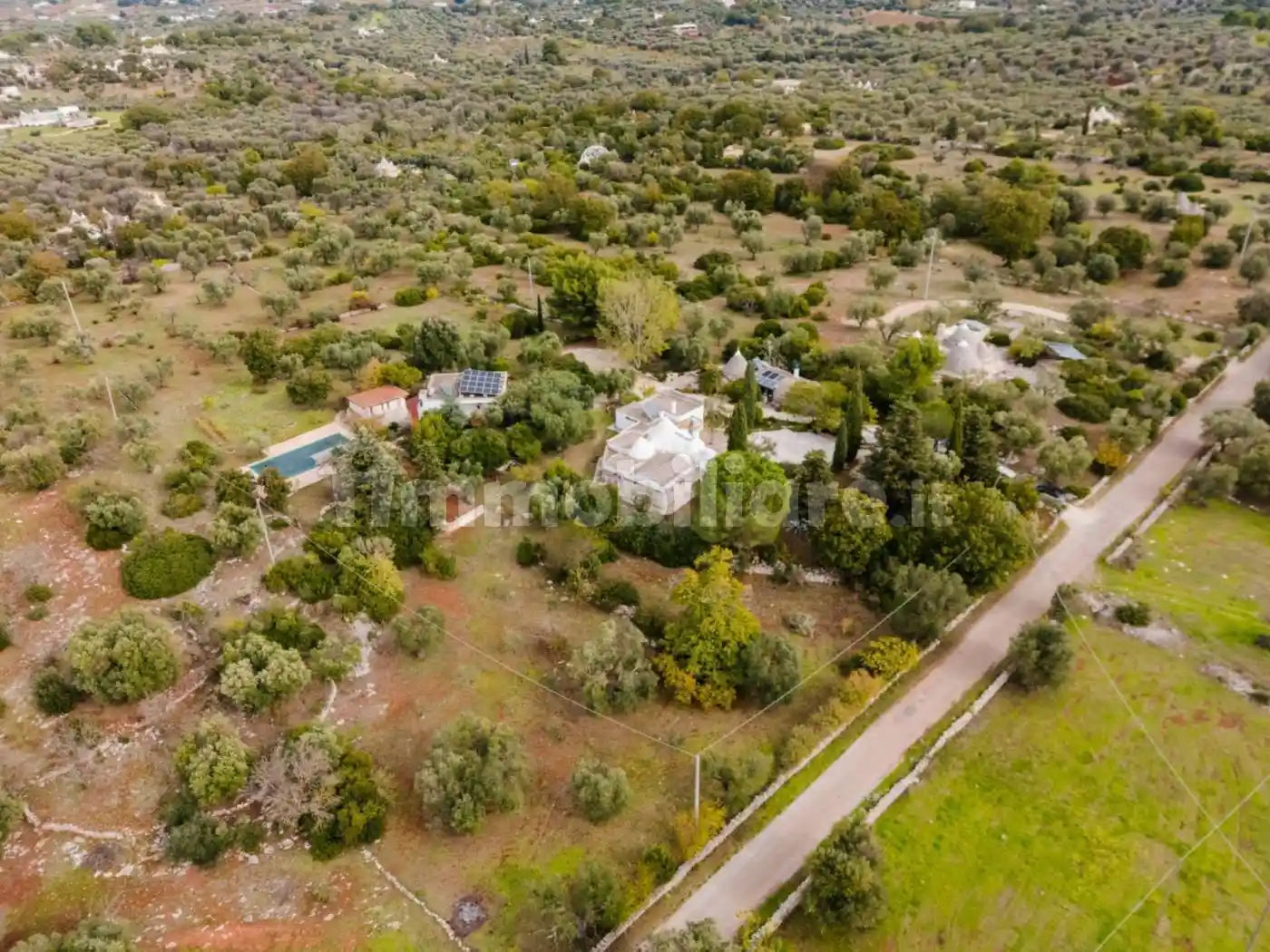 Trullo Contrada Pascarosa, Campanile, Fumarola, Cavalleriza, Ostuni - foto 2