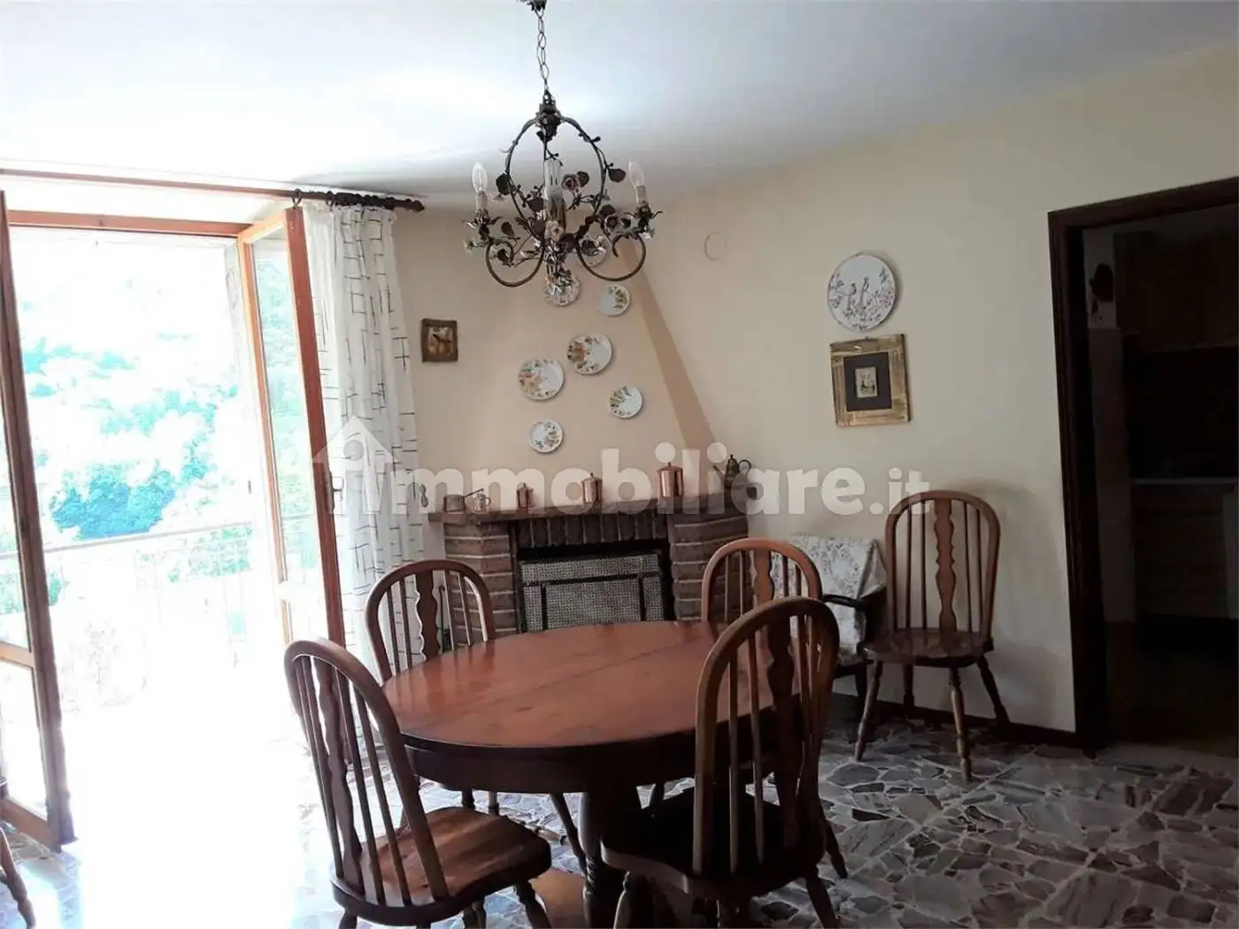 Palazzo - Edificio in vendita a Genga