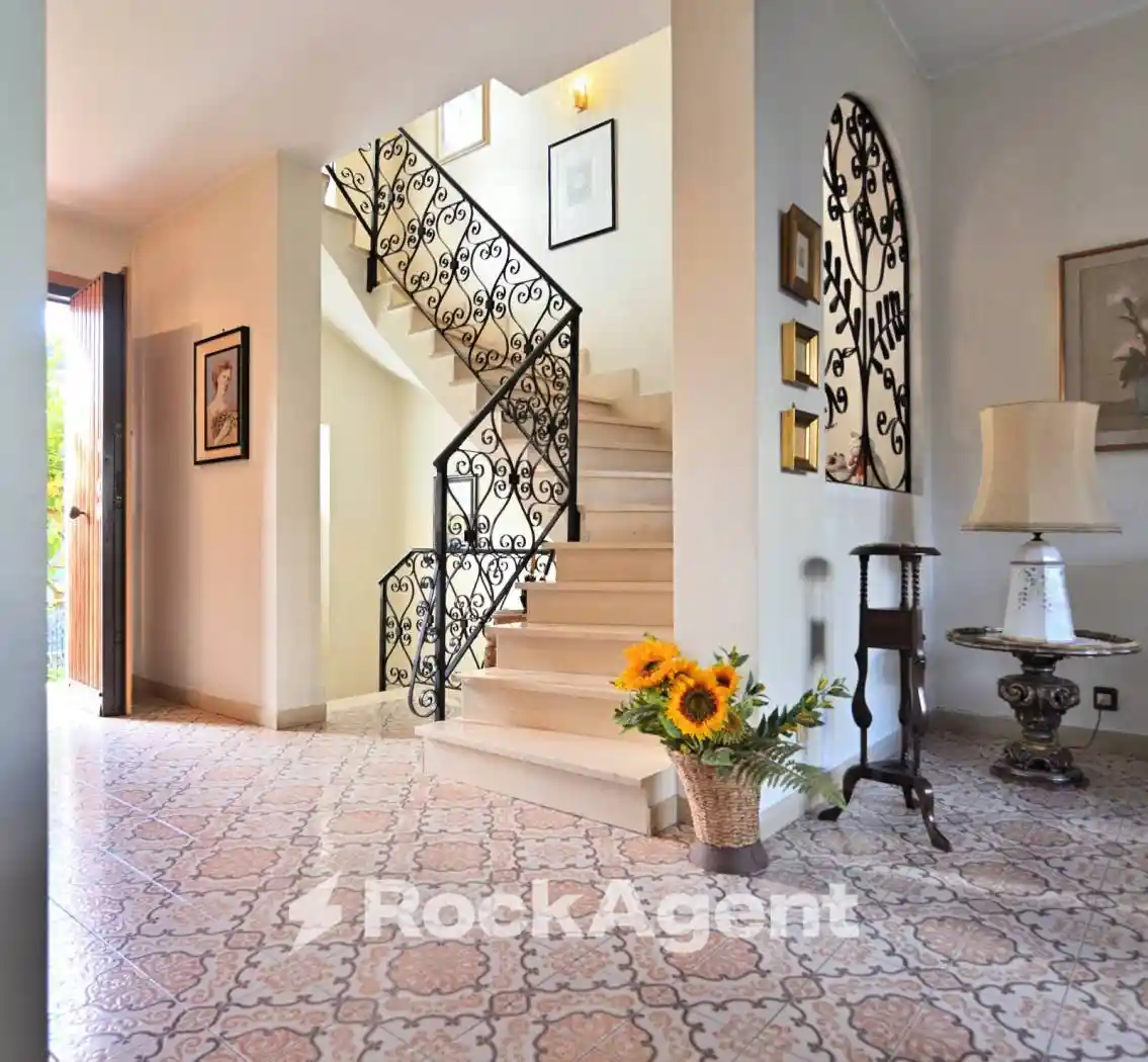 Villa bifamiliare via Antonio Gramsci, 27, Centro, Aprilia - foto 4