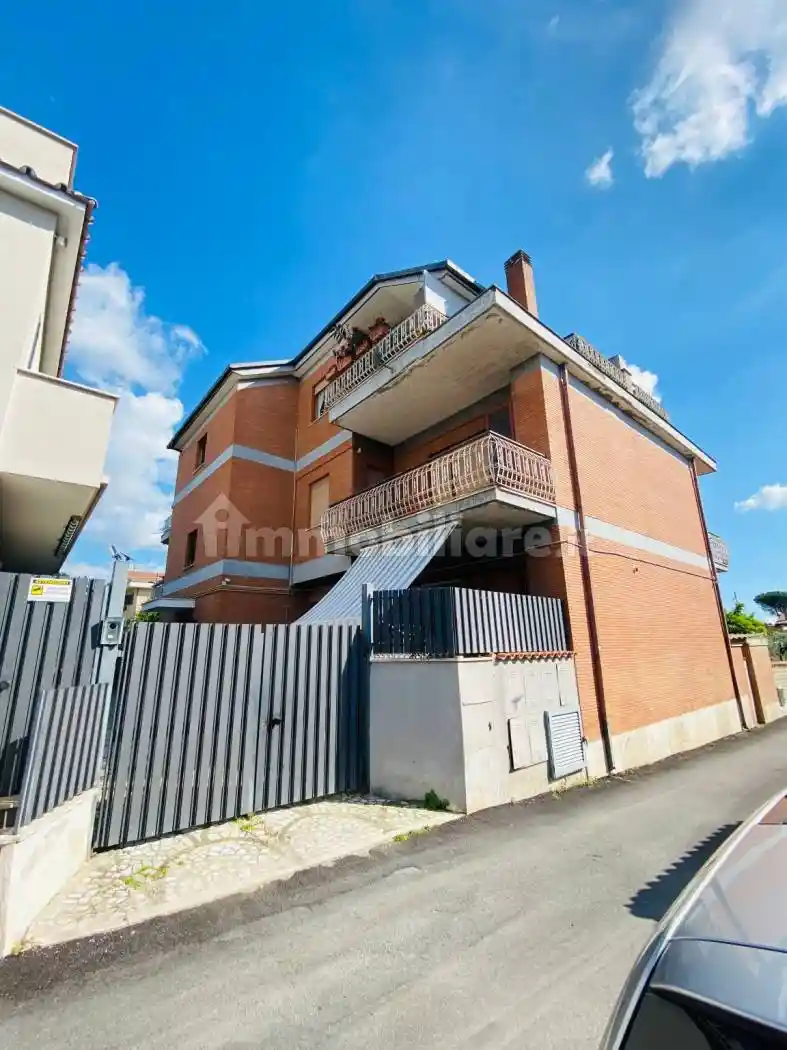 Trilocale via del Fosso di Sant'Andrea 153, Morena, Roma - foto 2